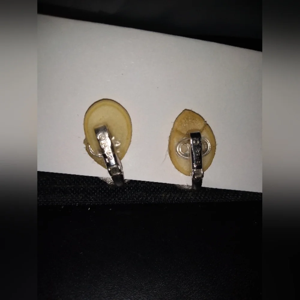 Vintage Pair of Trifari Clip-On Earrings, Silver Leaf Pattern, Signed - Picture 4 of 4
